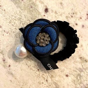 Camellia Denim Elastic Scrunchie with Rhinestone
